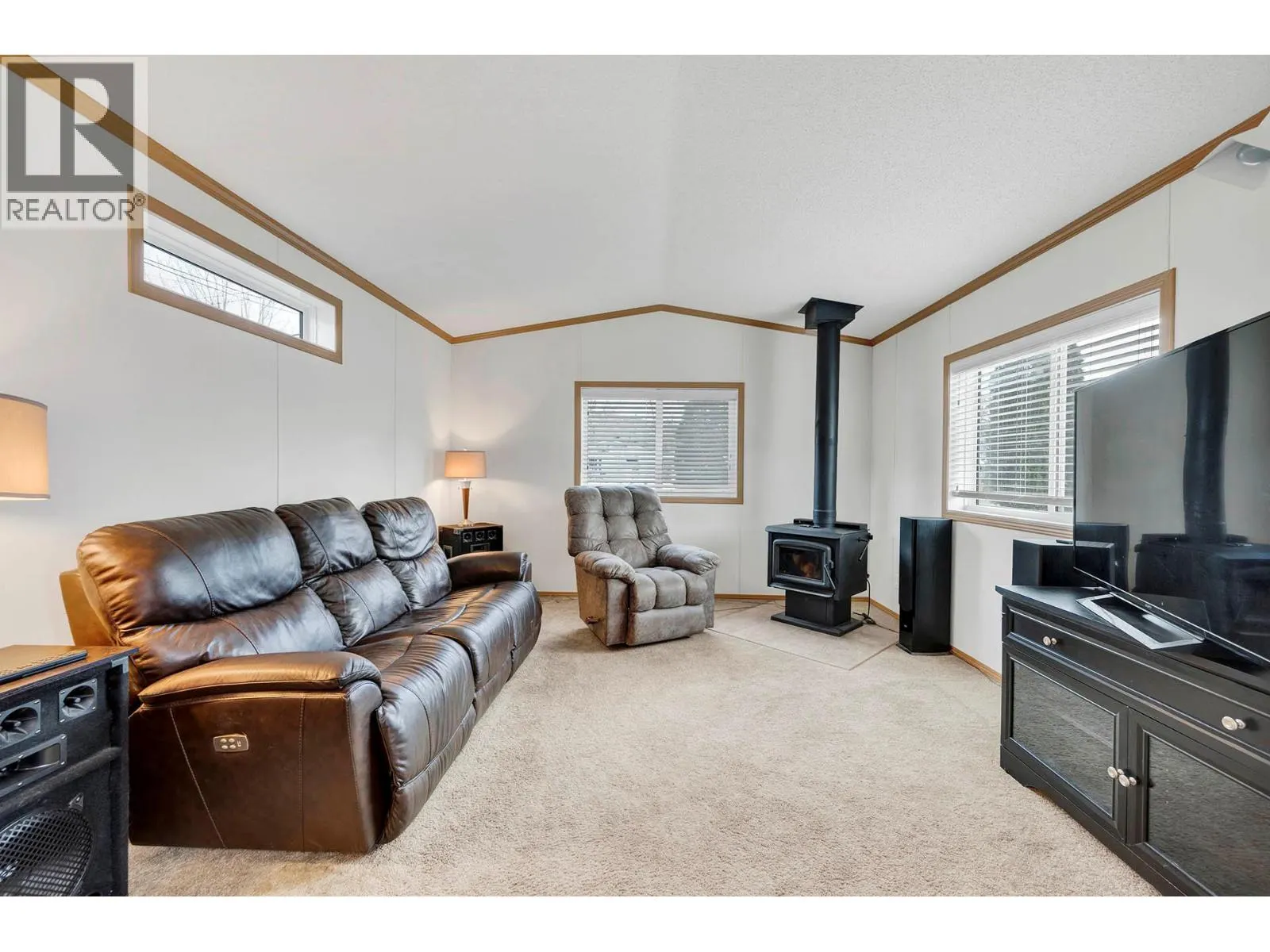 1317 Bostock Cres Crescent