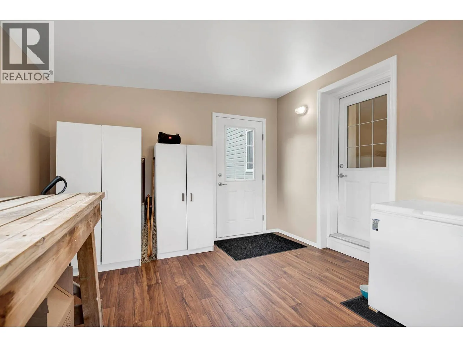1317 Bostock Cres Crescent