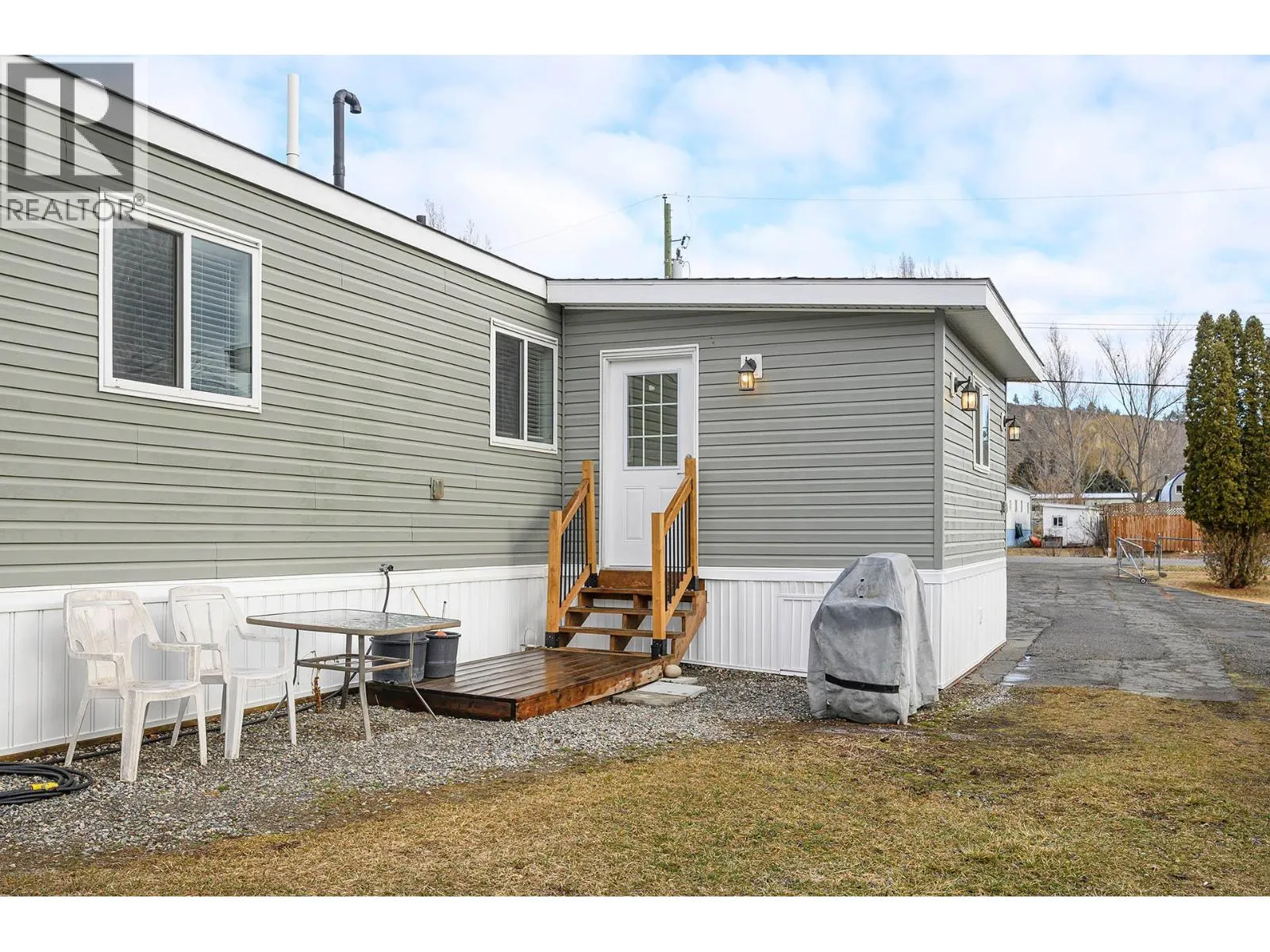 1317 Bostock Cres Crescent