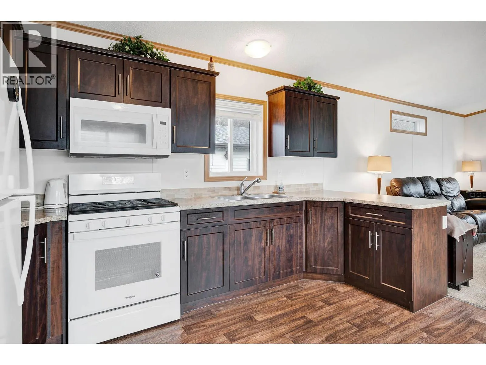1317 Bostock Cres Crescent
