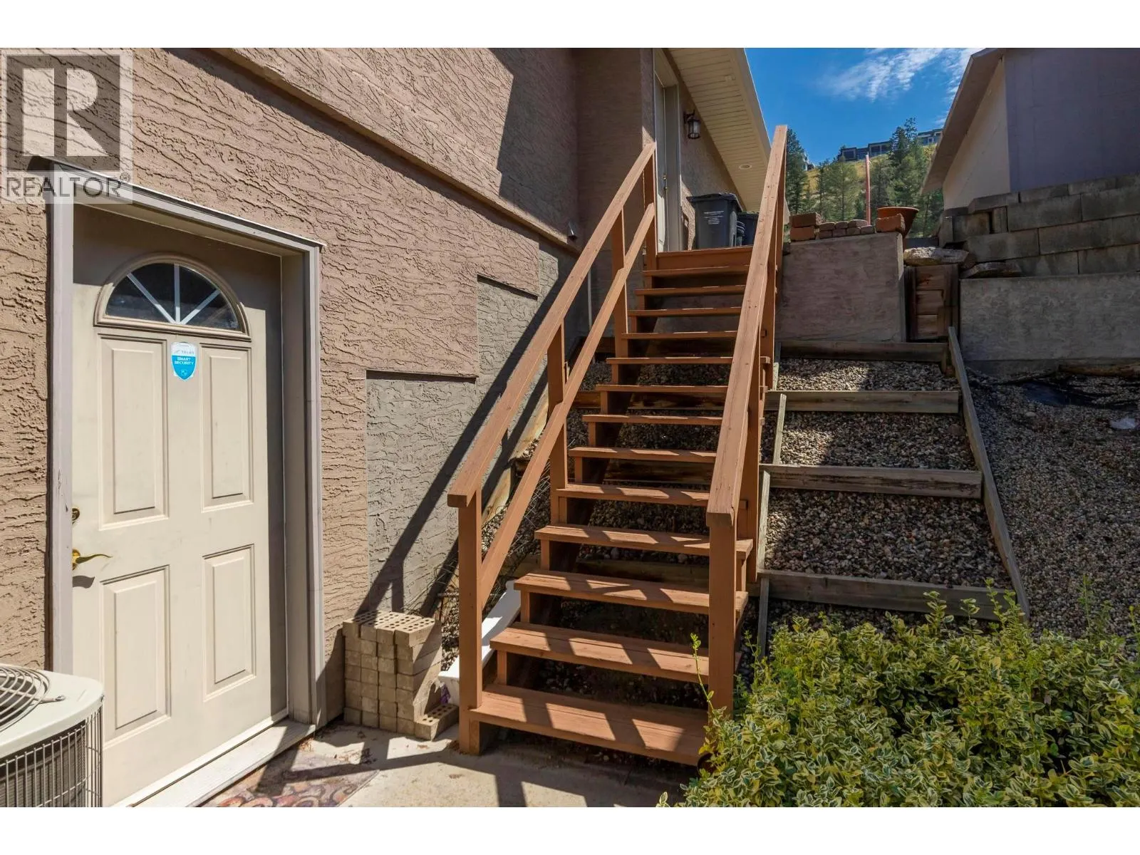 1000 Lone Pine Drive