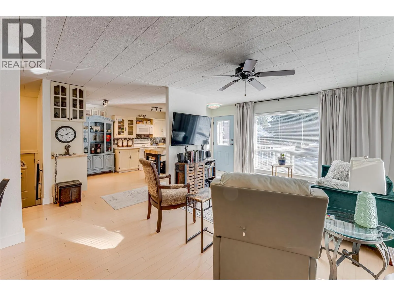 409 Hummingbird Avenue