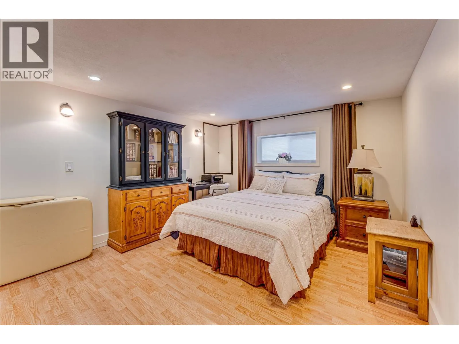 409 Hummingbird Avenue