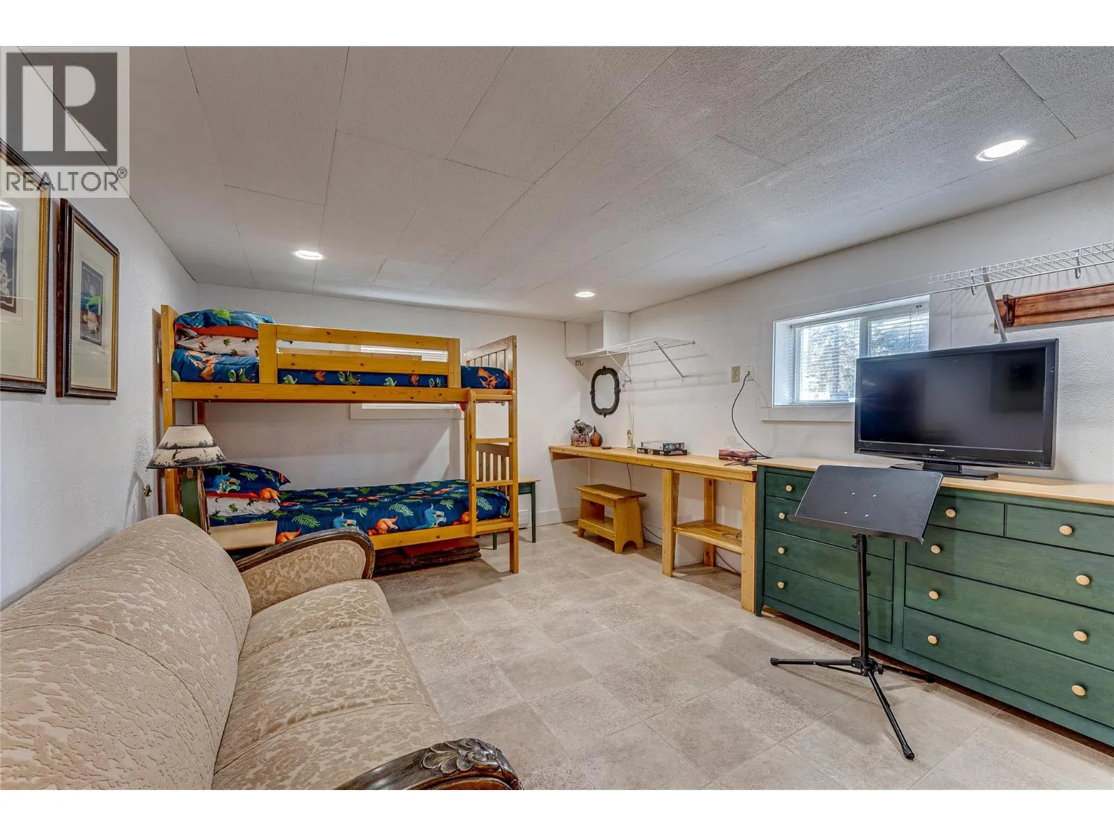 409 Hummingbird Avenue