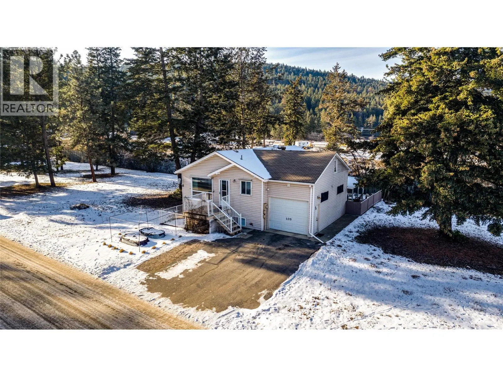 409 Hummingbird Avenue