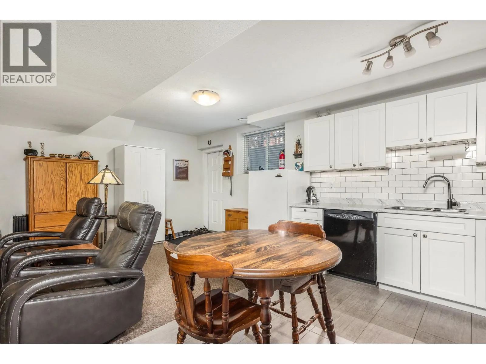 955 Mt Begbie Drive