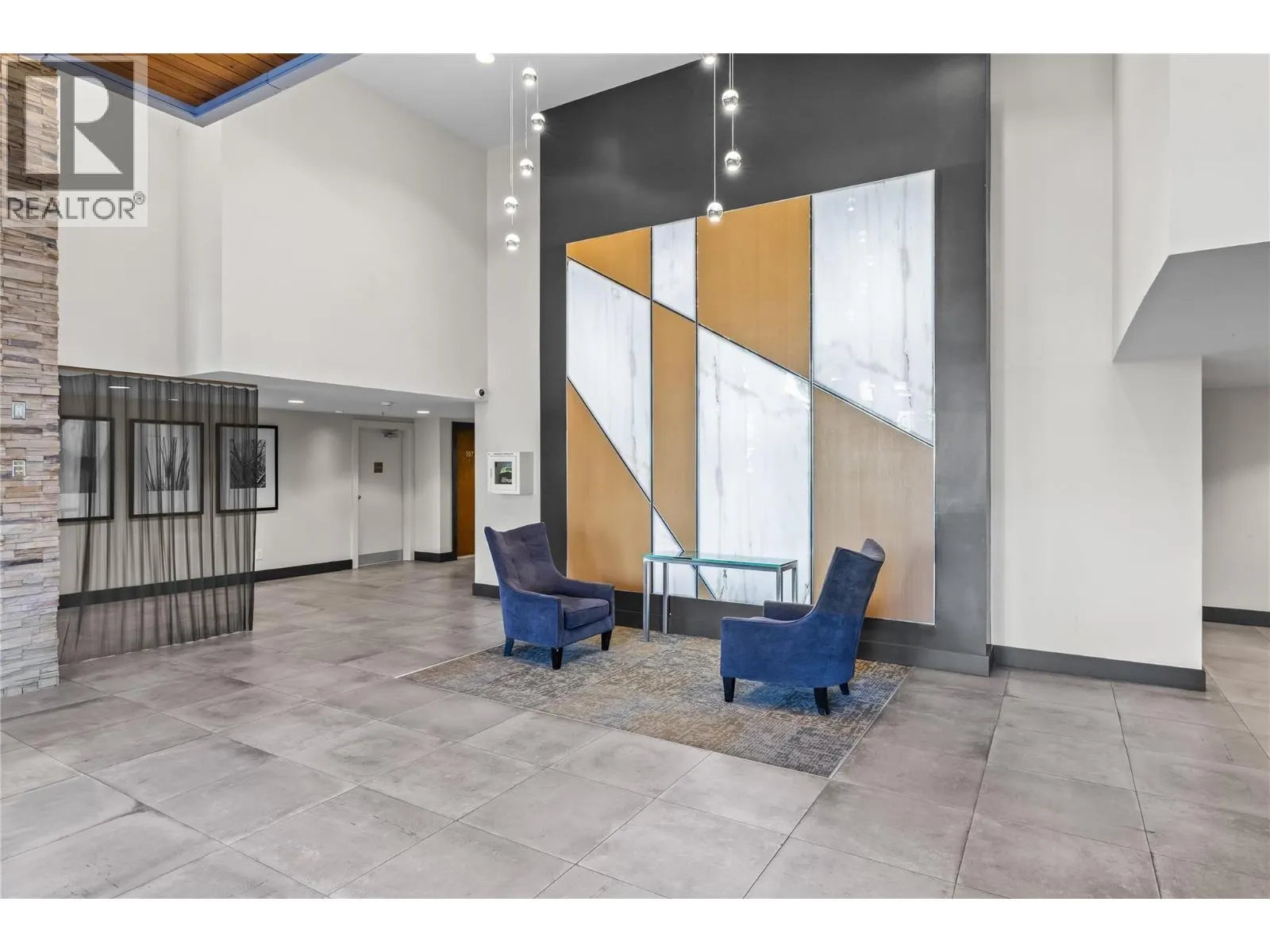1075 Sunset Drive Unit# 1904