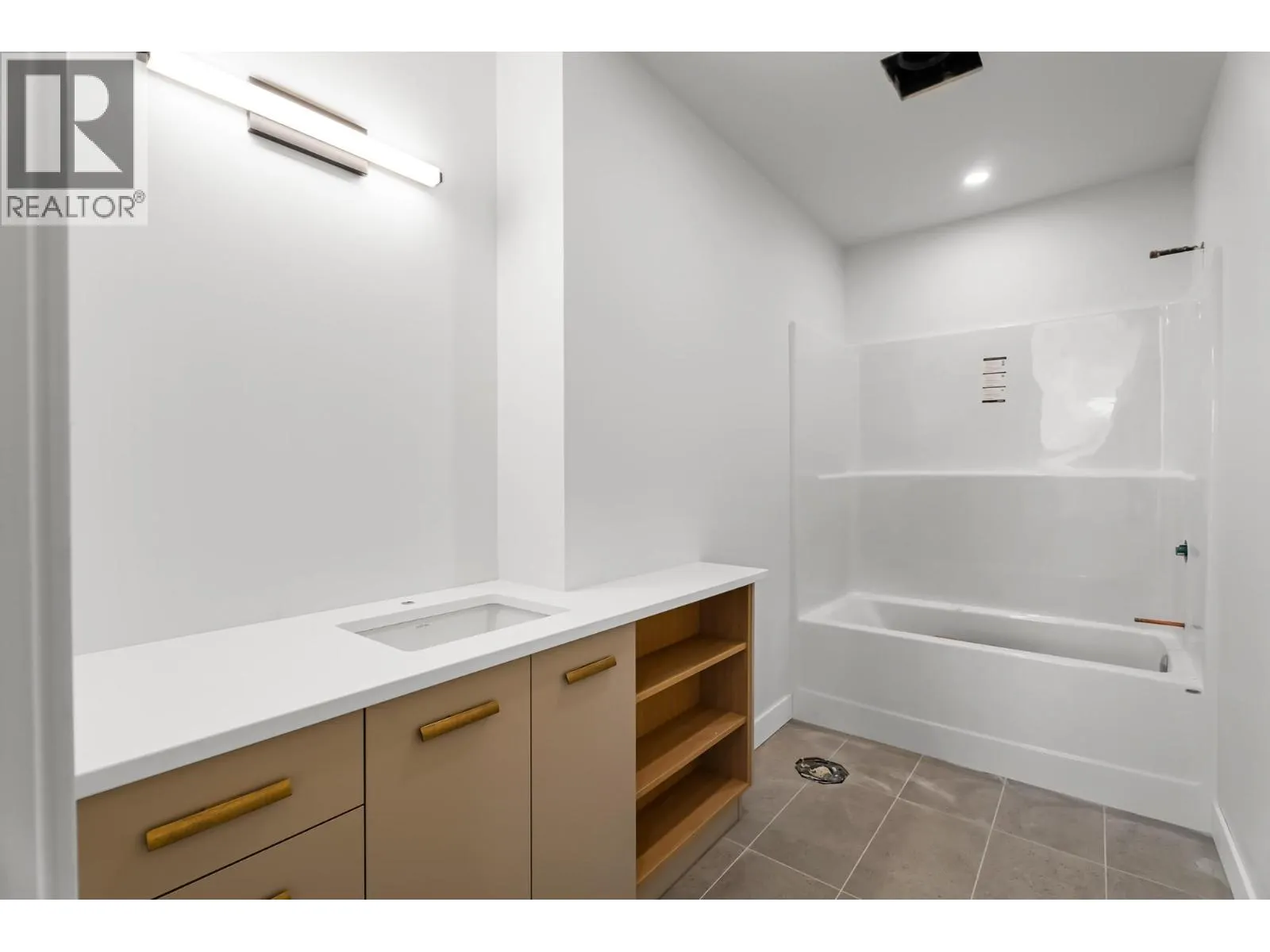 2400 Coldwater Drive Unit# 140