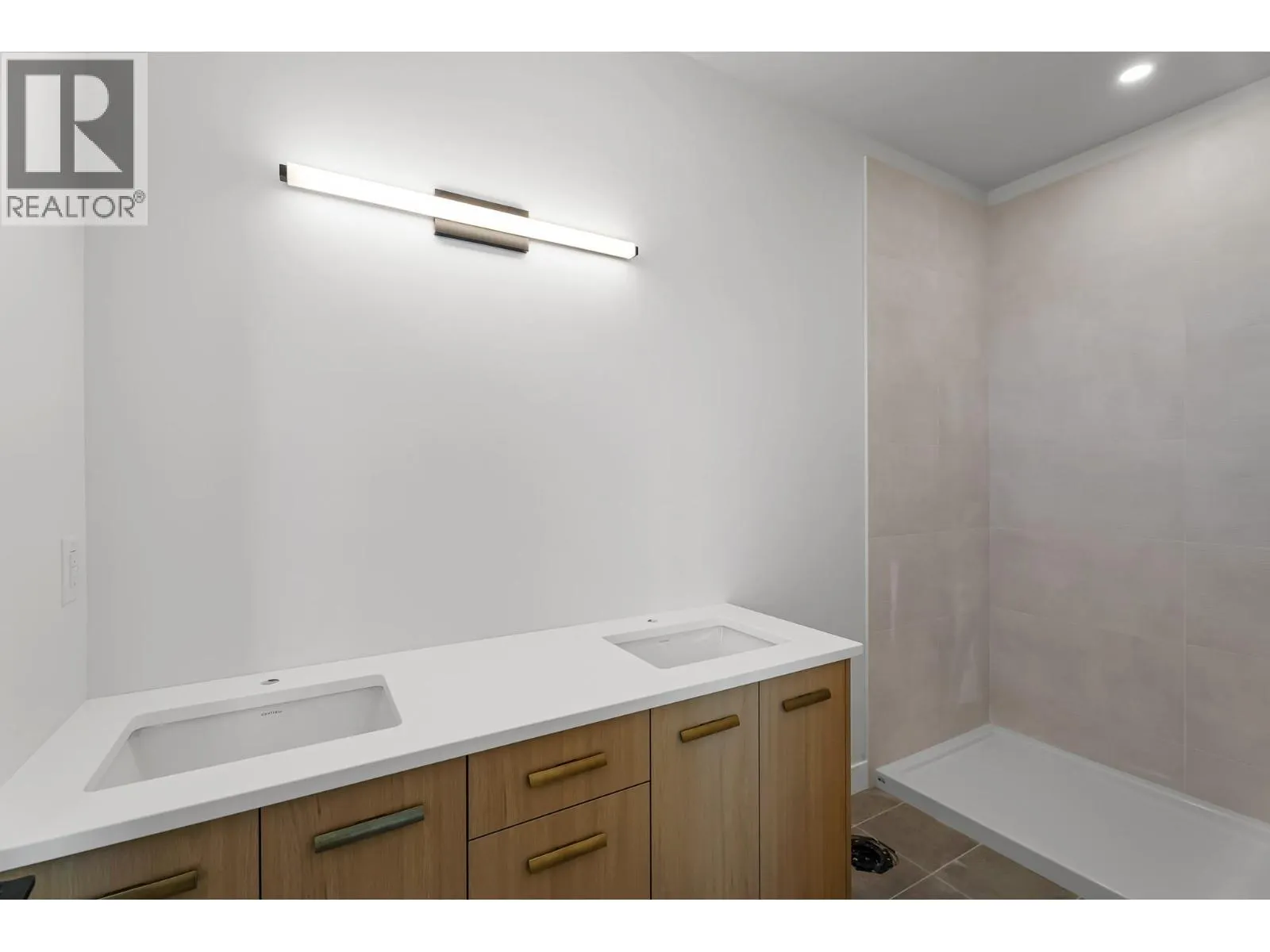 2400 Coldwater Drive Unit# 140