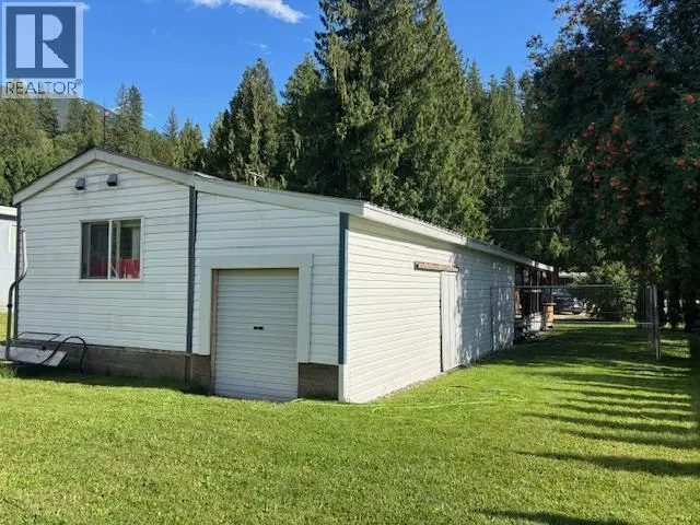 1442 Illecillewaet Road Unit# 7
