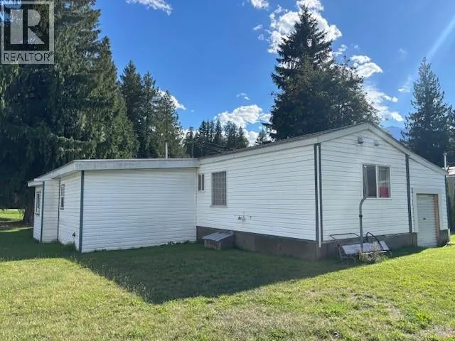 1442 Illecillewaet Road Unit# 7