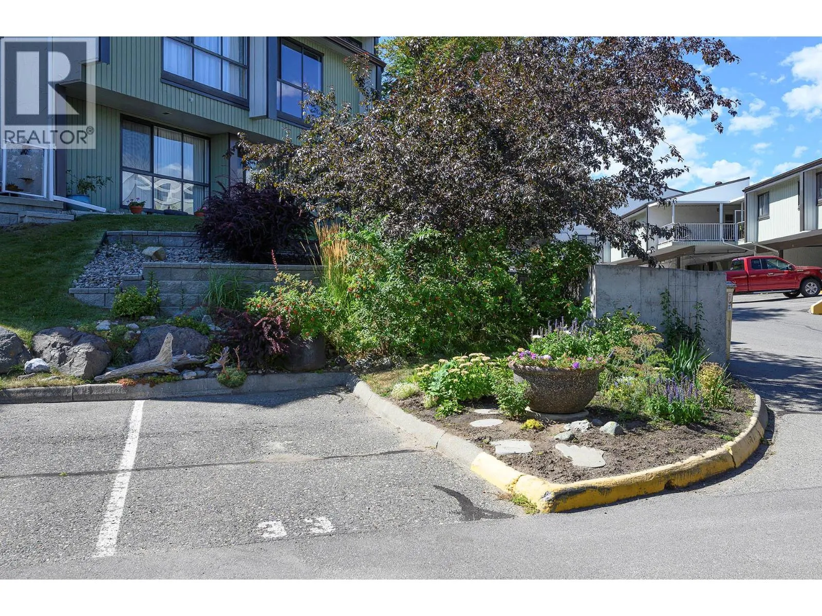 137 McGill Road Unit# 33