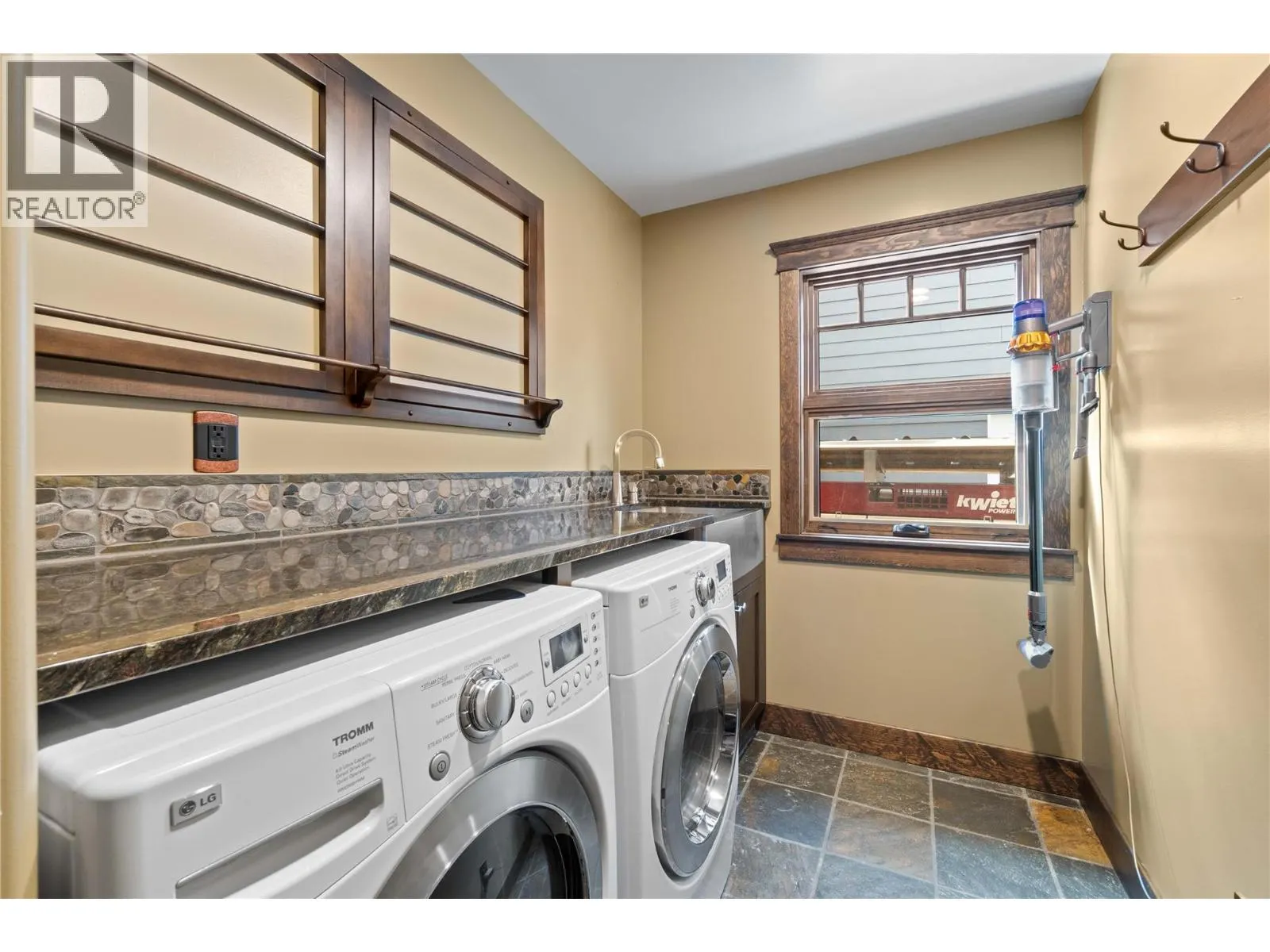 45 Montcalm Crescent
