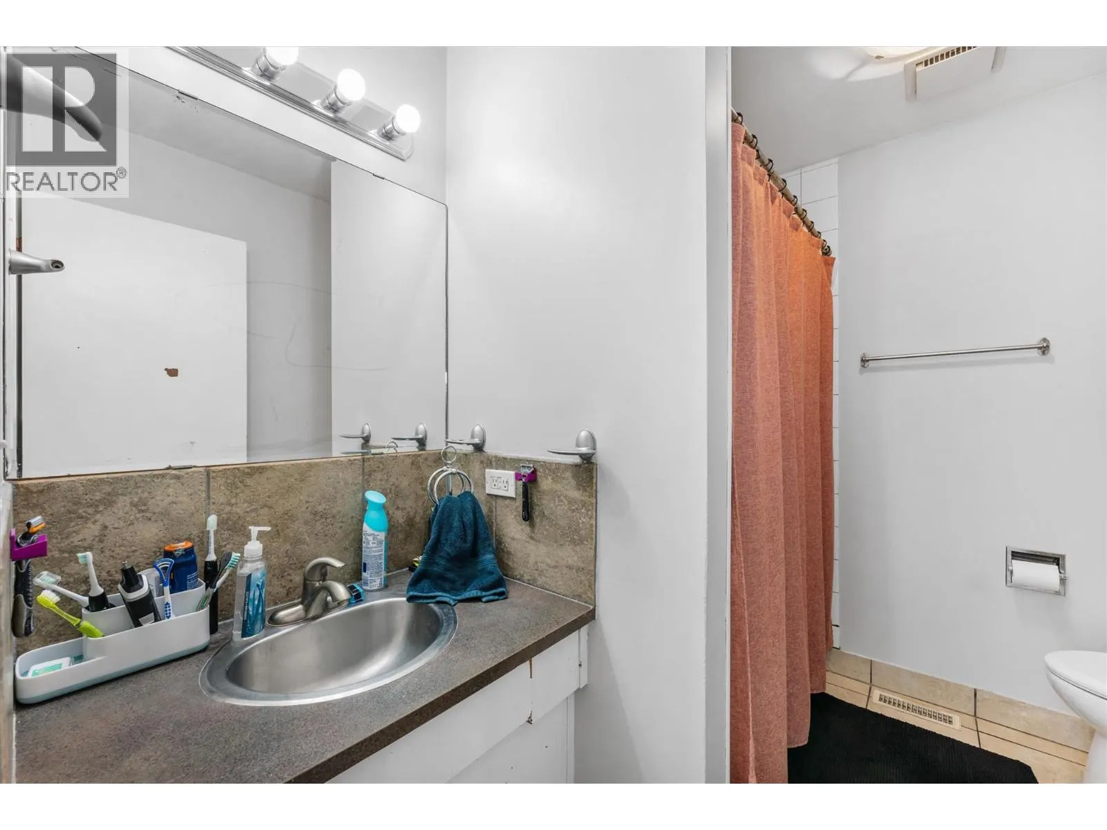 600/602 Rutland Road S