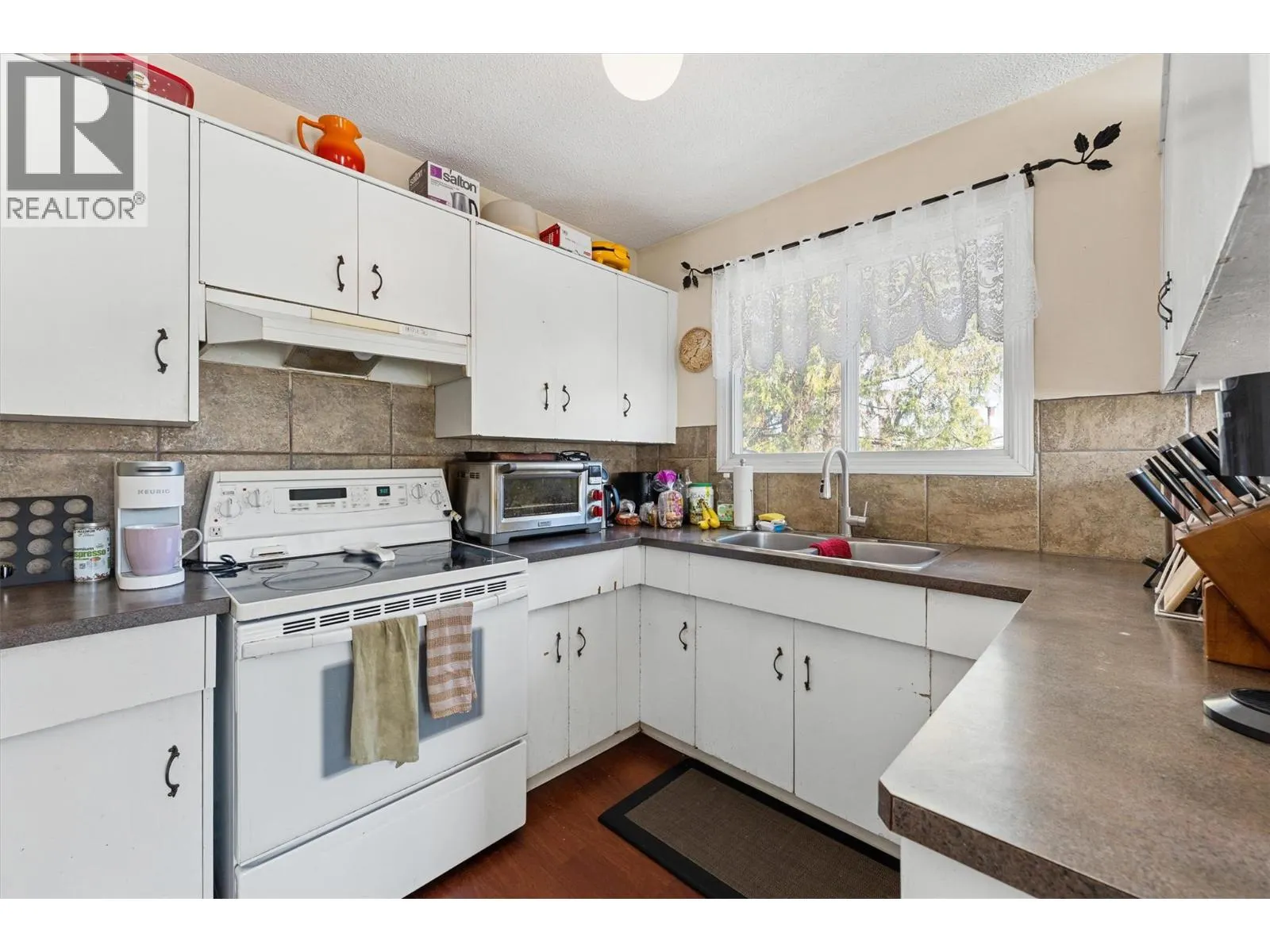 600/602 Rutland Road S
