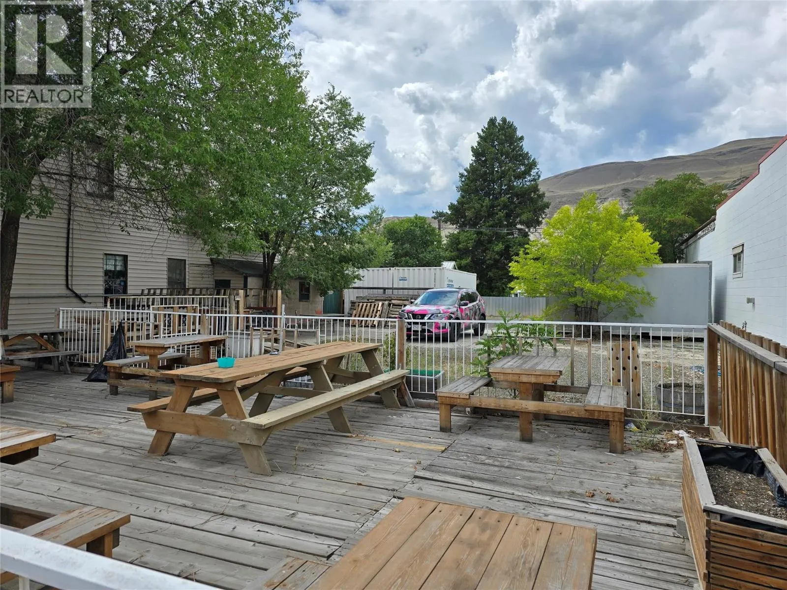 207 RAILWAY Avenue