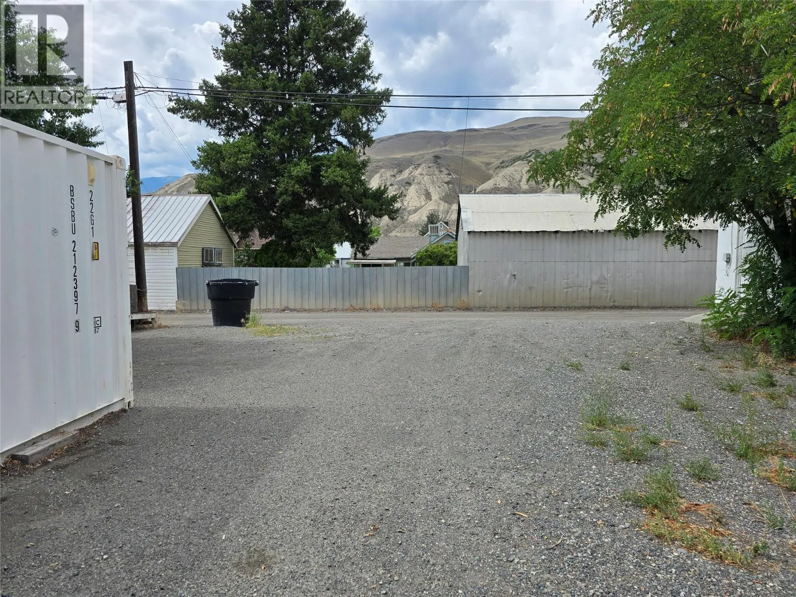 207 RAILWAY Avenue