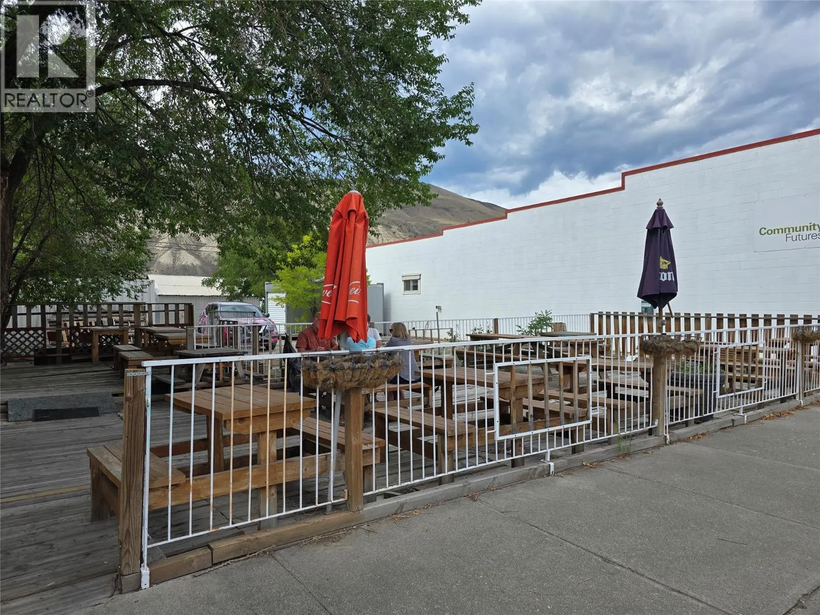 207 RAILWAY Avenue