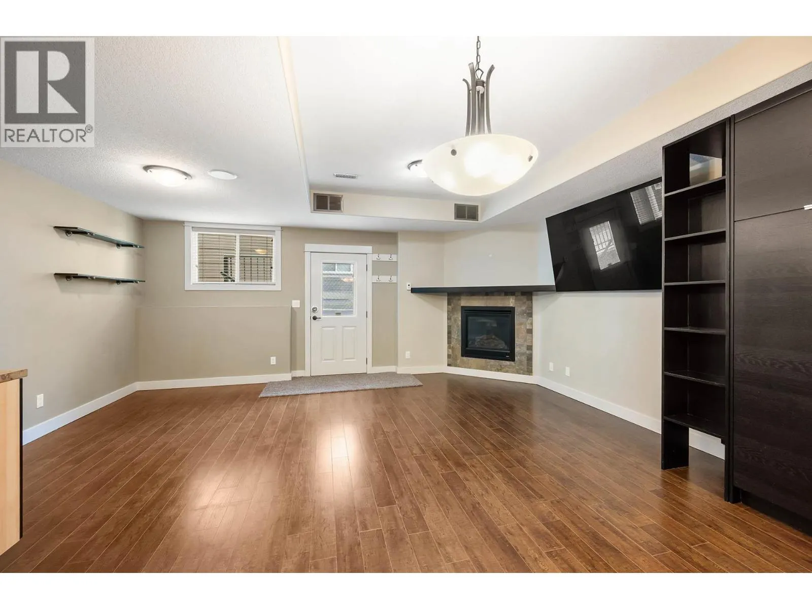 341 FERNIE Place