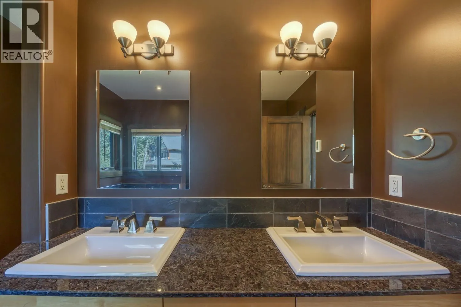 2576 Sandstone Green