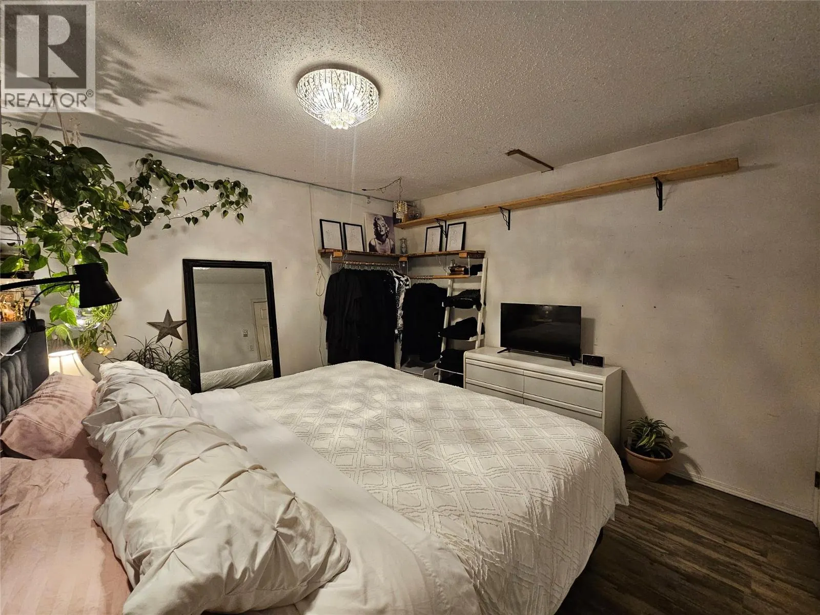 436 ORIOLE Way