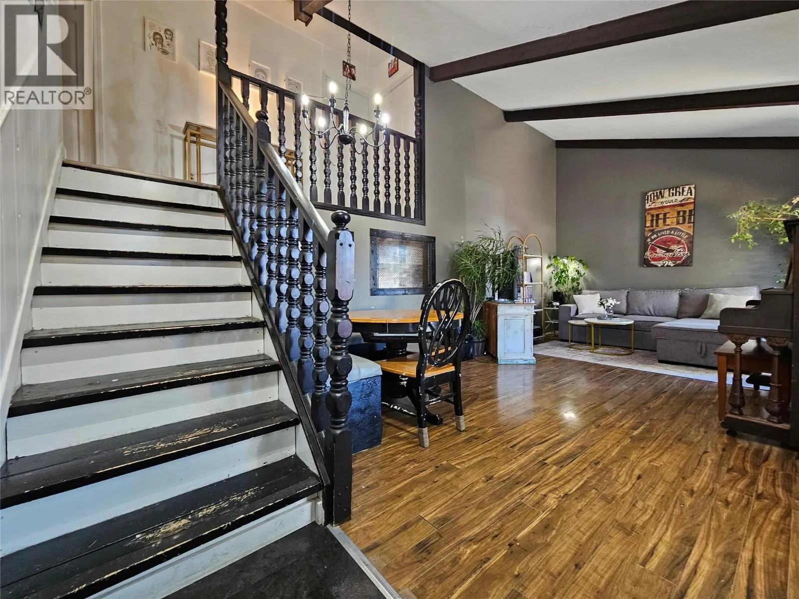436 ORIOLE Way