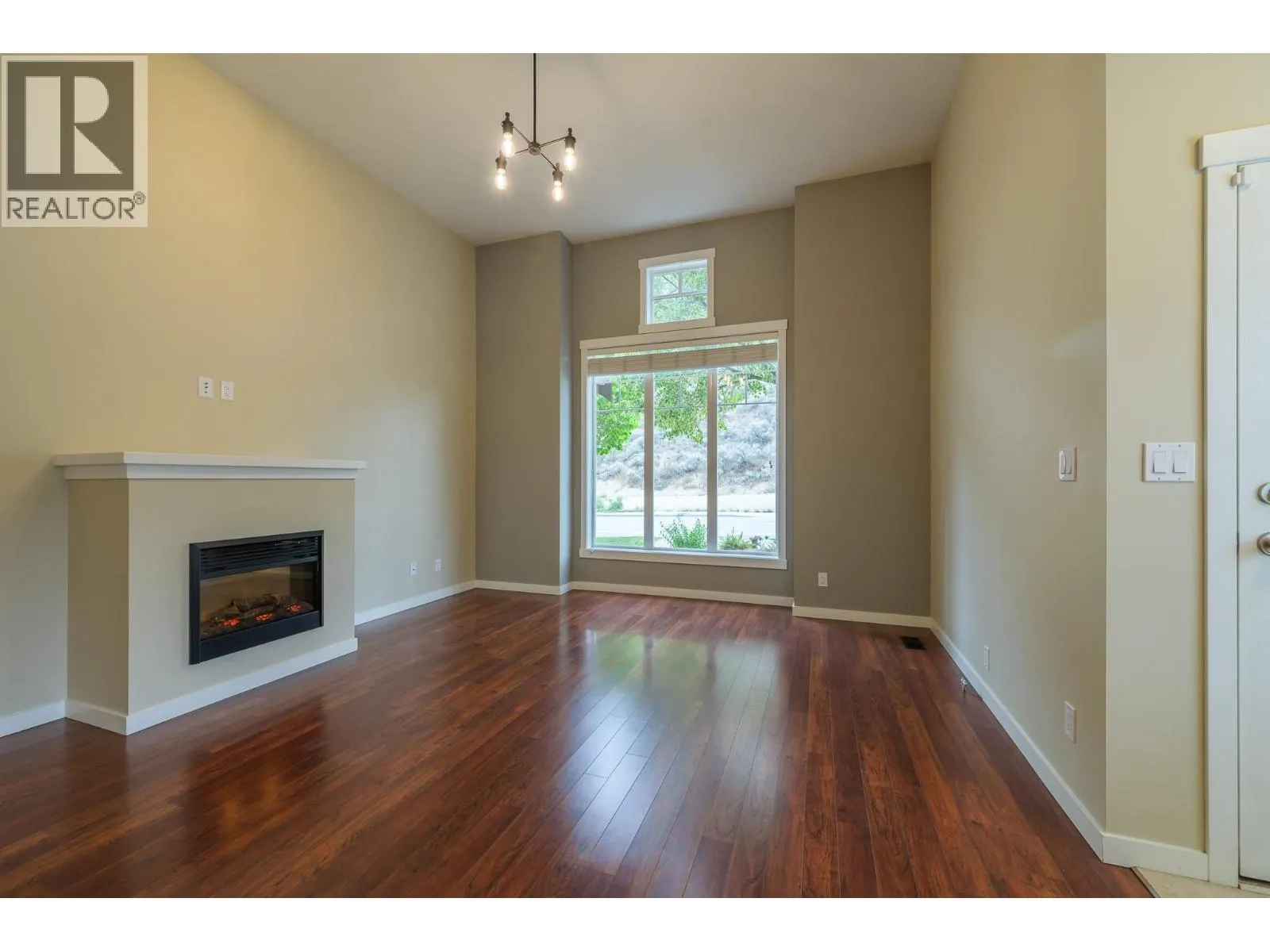 2920 VALLEYVIEW Drive Unit# 155