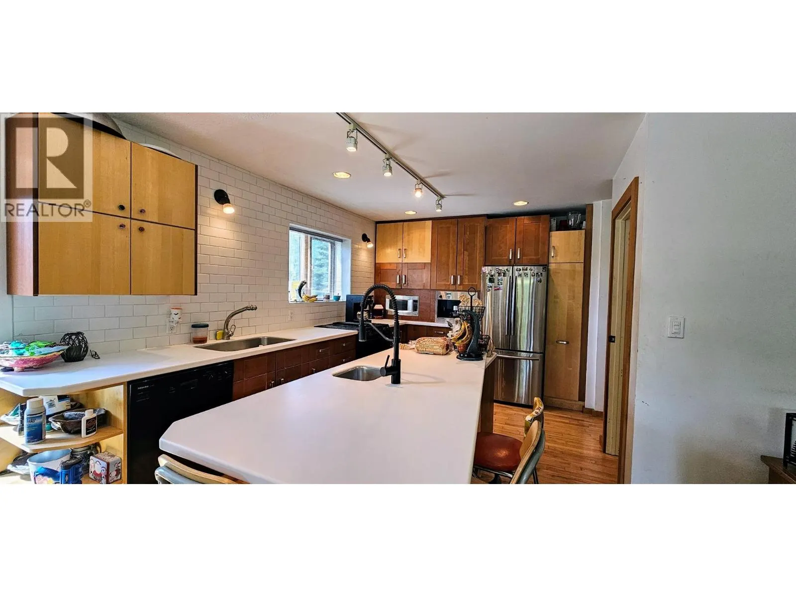 3560 ISLAND POND Road