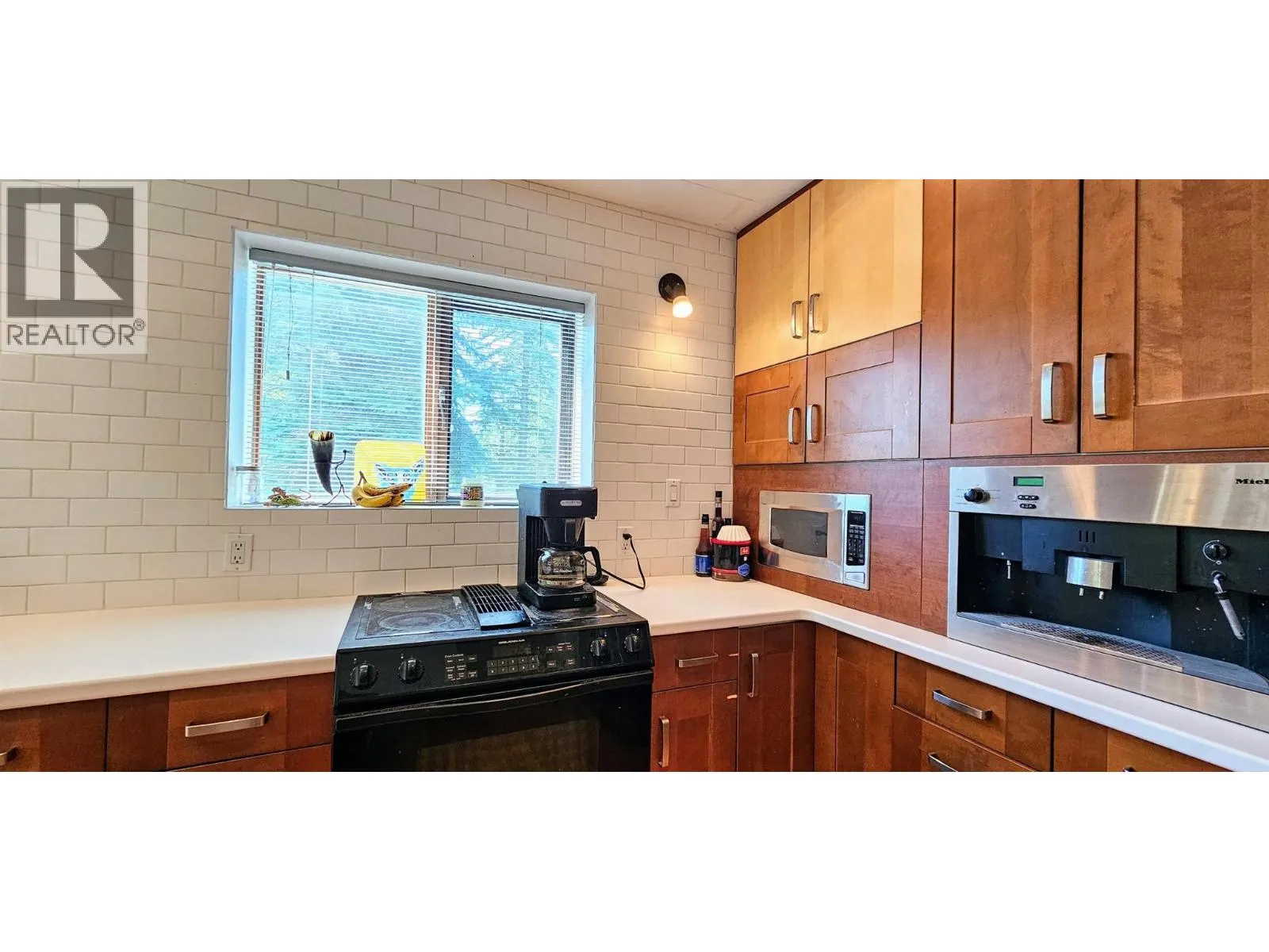 3560 ISLAND POND Road
