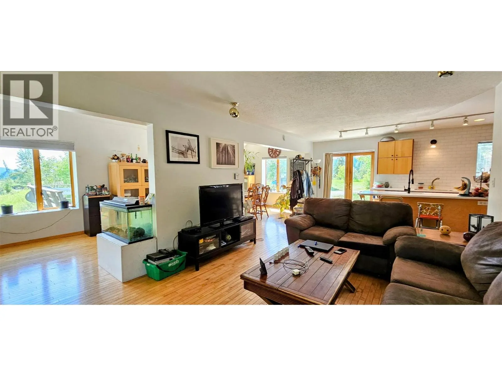 3560 ISLAND POND Road