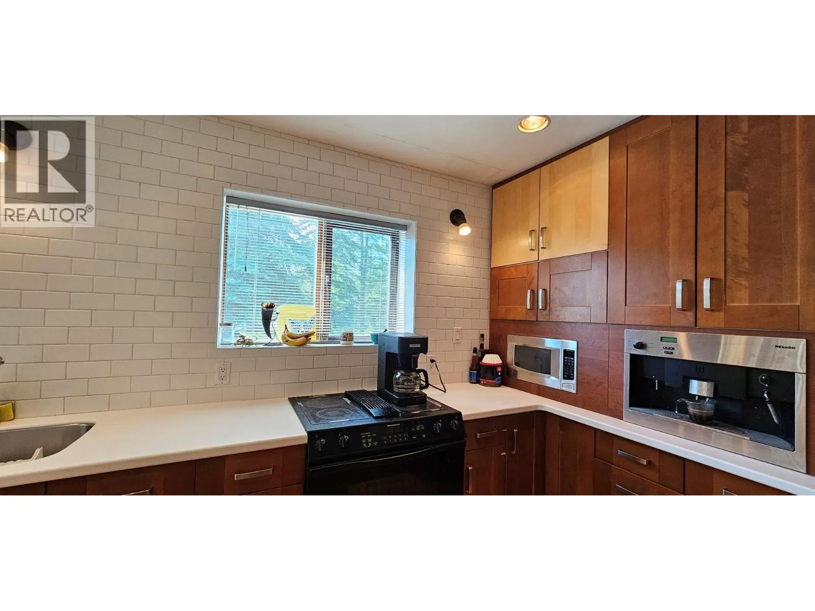 3560 ISLAND POND Road