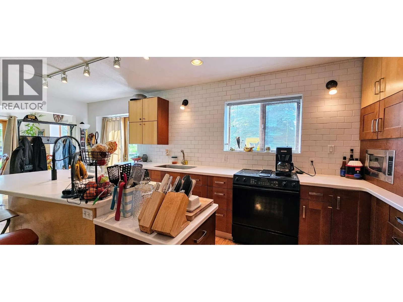 3560 ISLAND POND Road