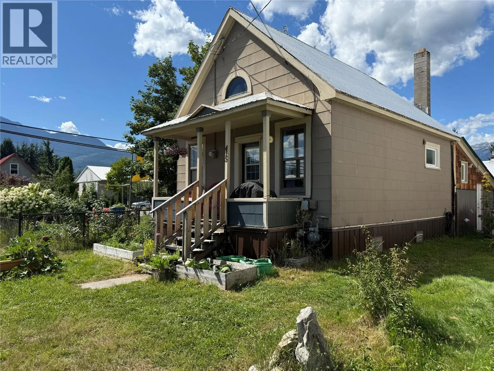 415 Downie Street