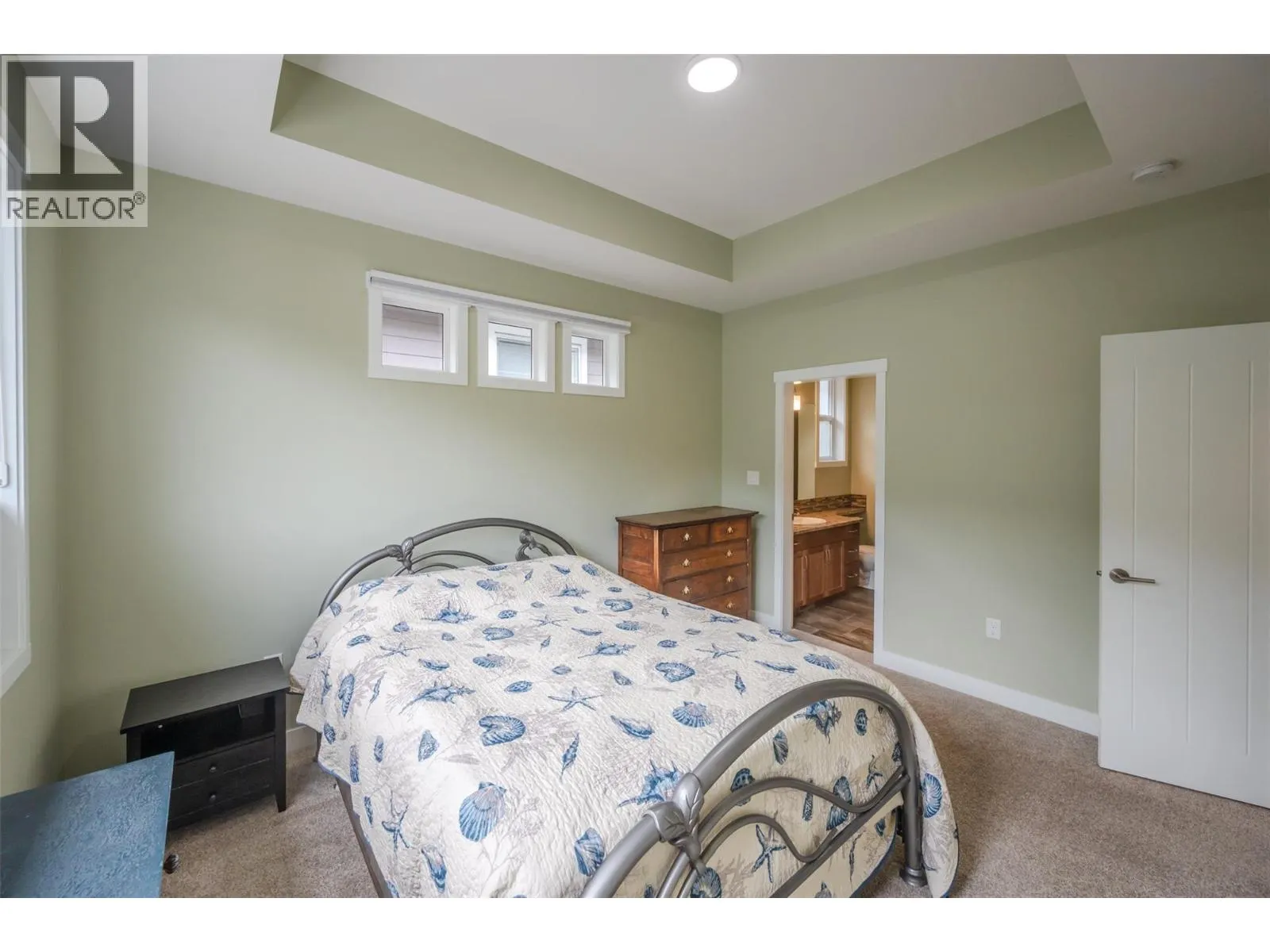 992 Holden Road