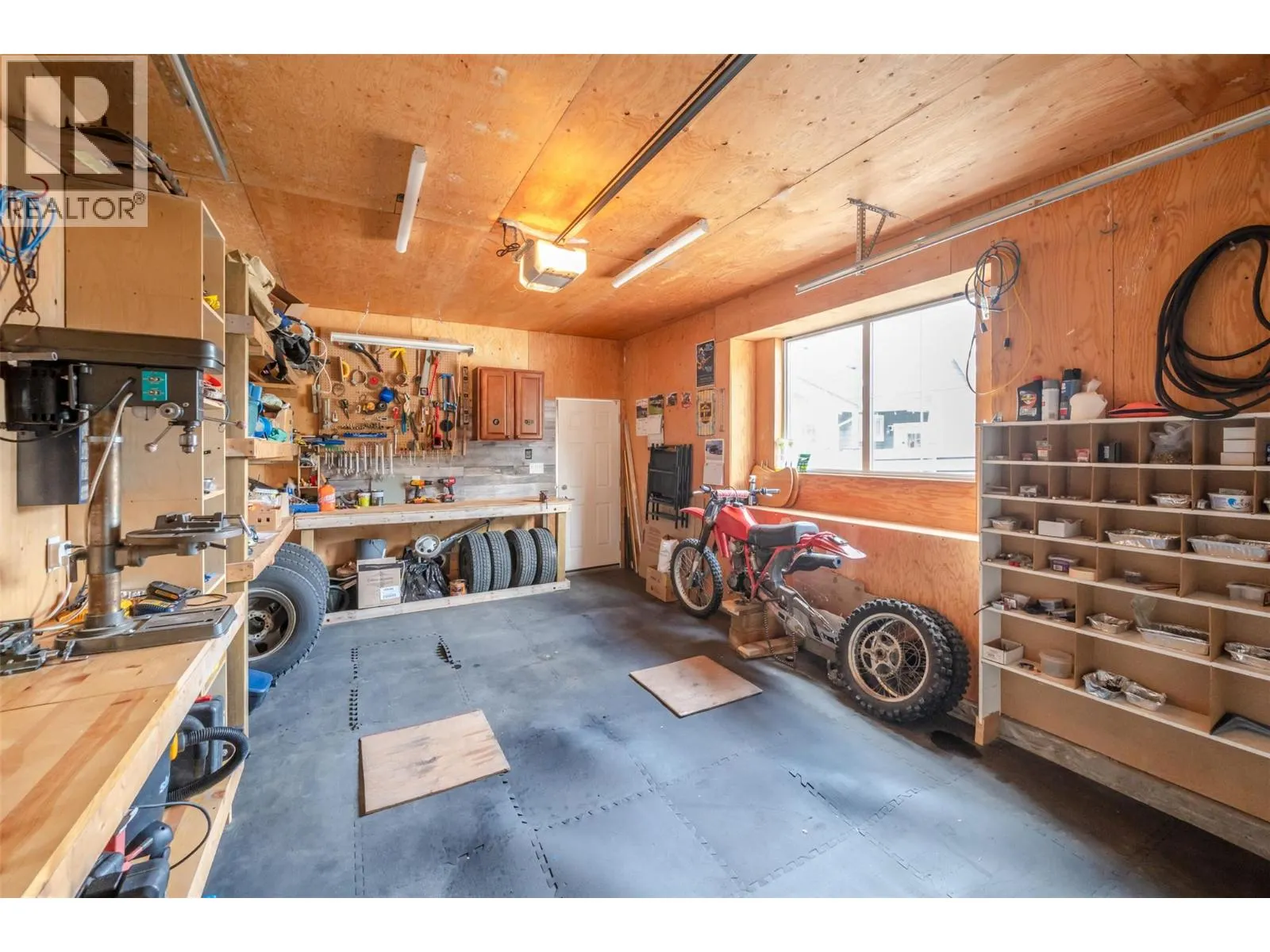 992 Holden Road