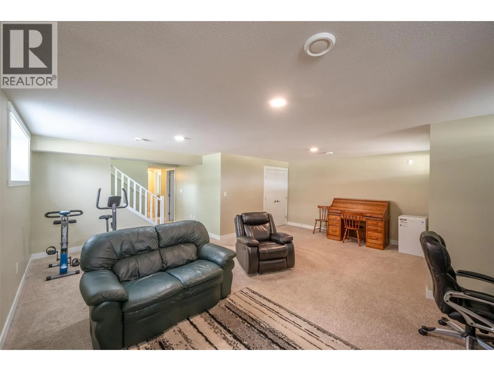 992 Holden Road