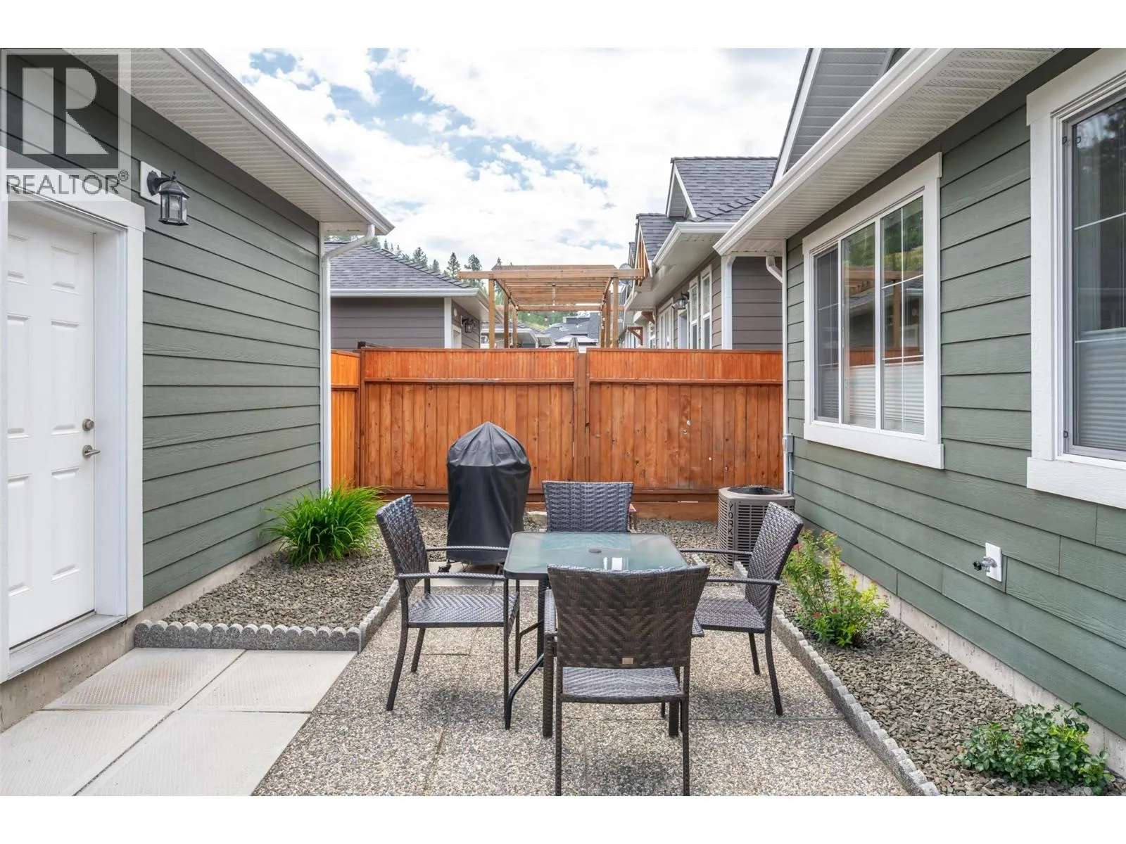 992 Holden Road