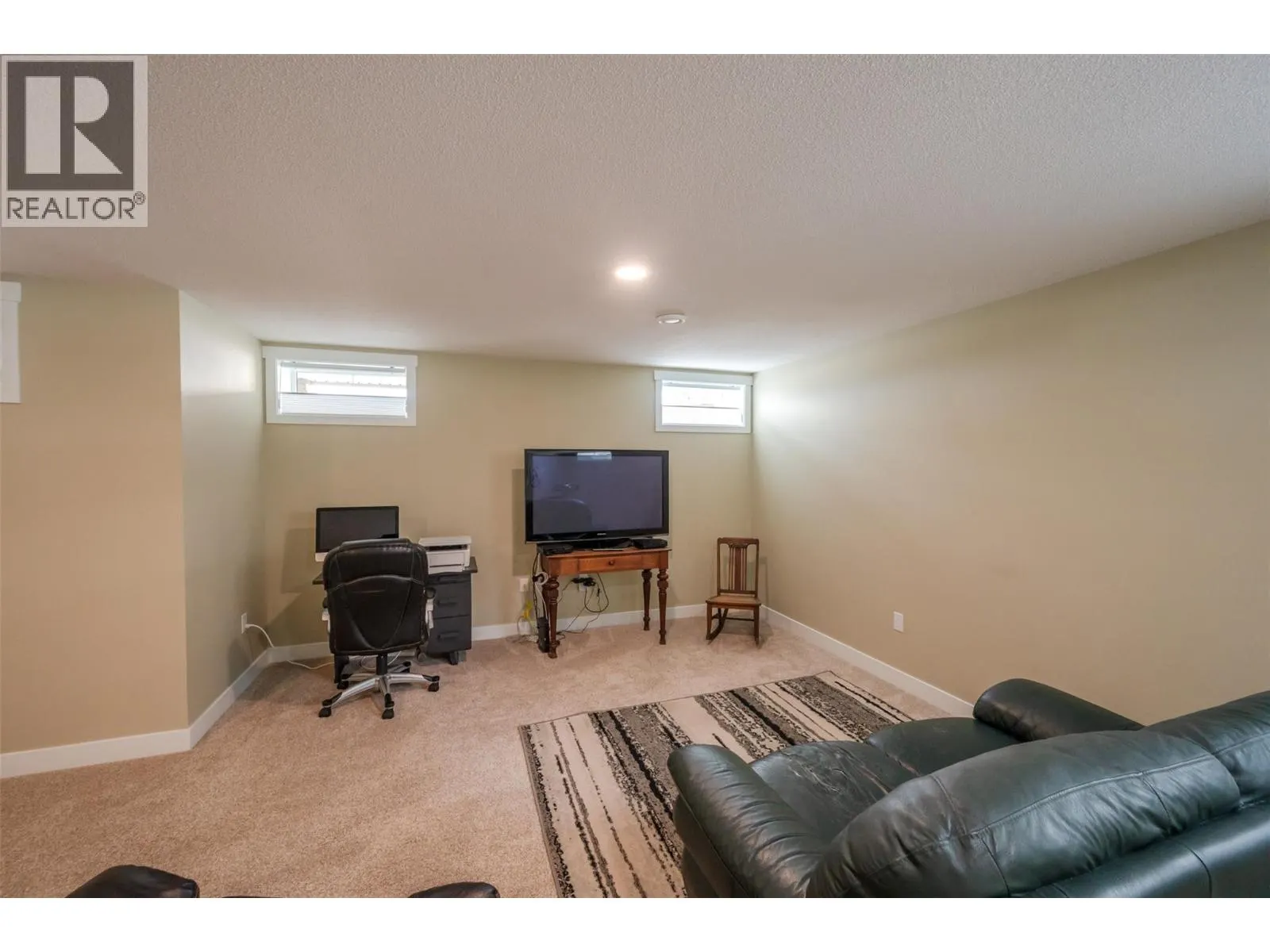 992 Holden Road