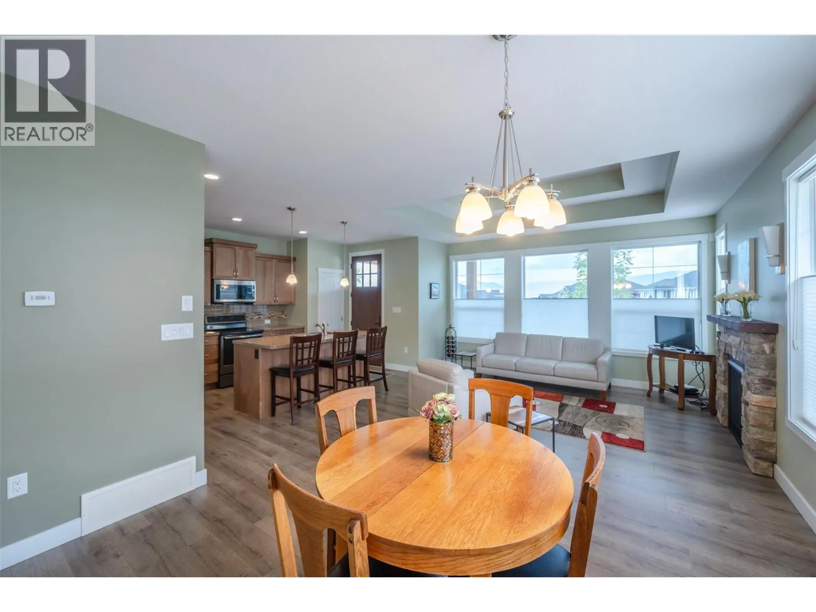 992 Holden Road