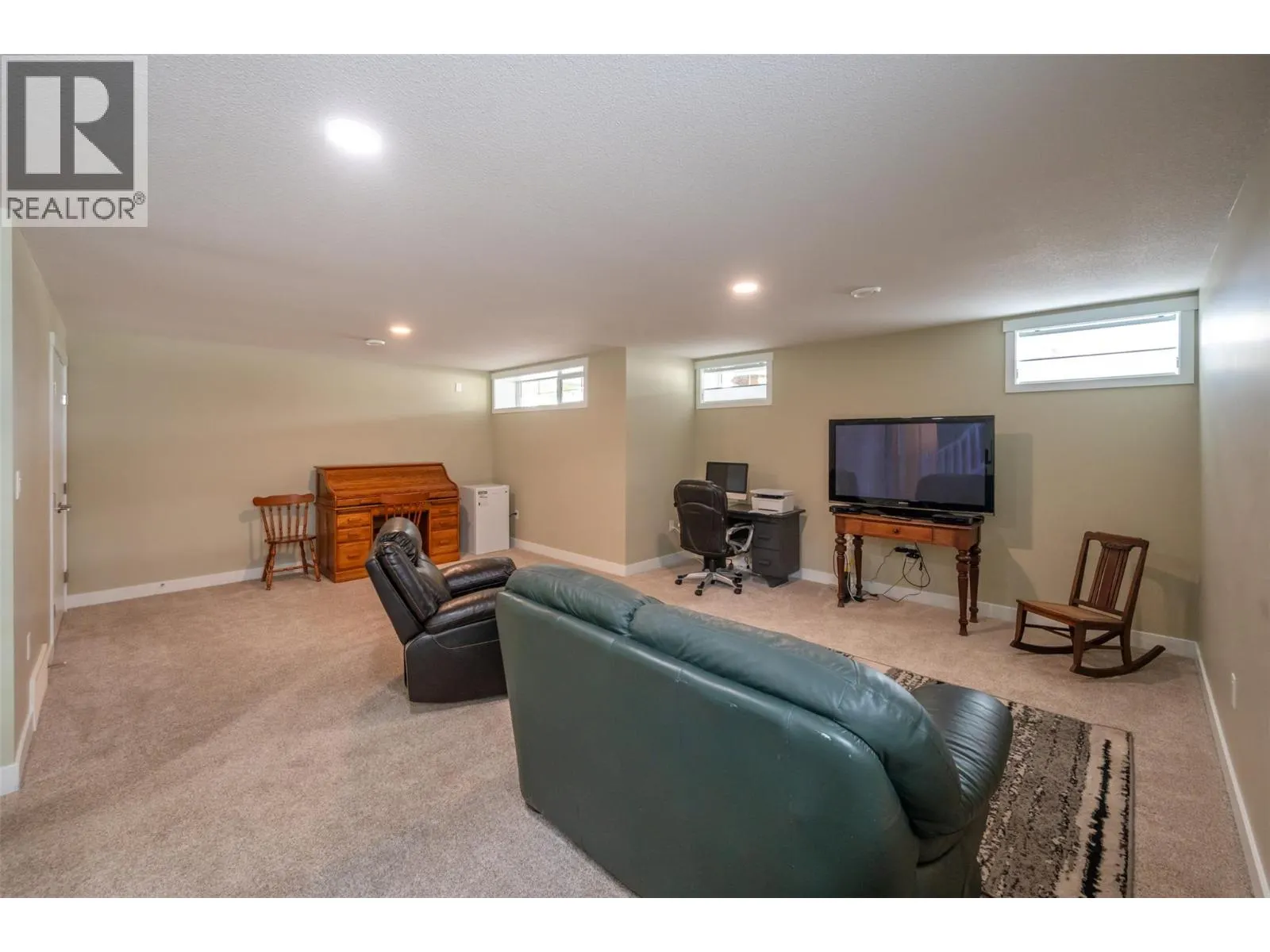 992 Holden Road