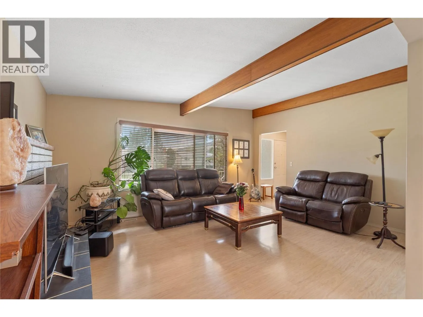 874 DEVER Drive