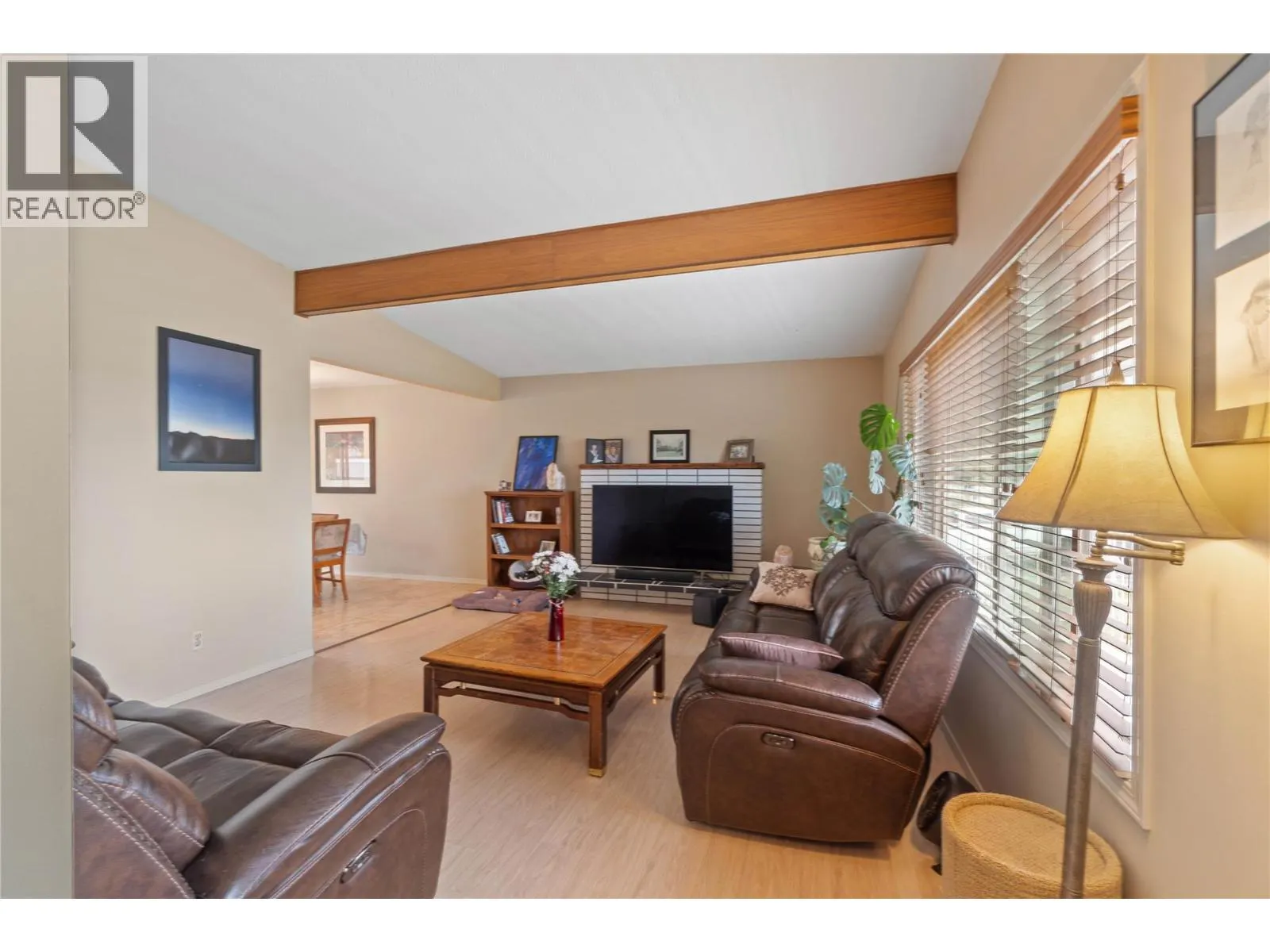 874 DEVER Drive