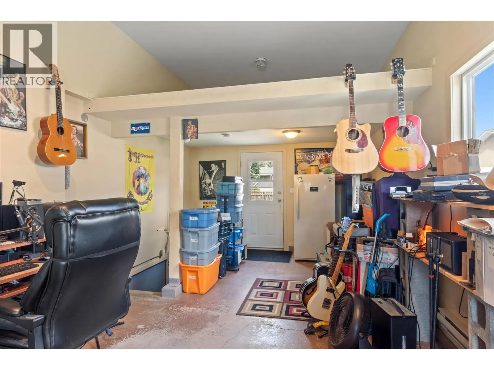 874 DEVER Drive