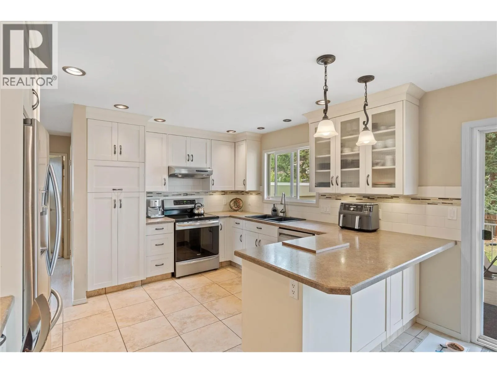 874 DEVER Drive