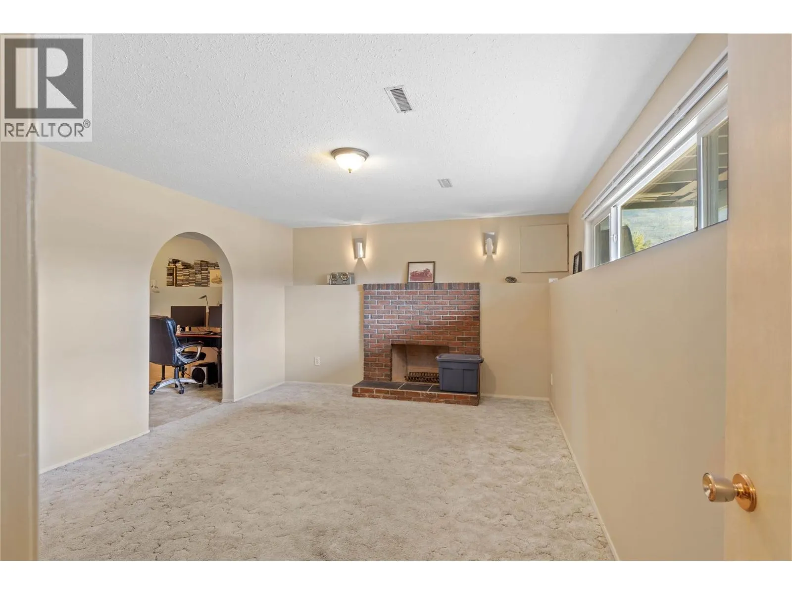 874 DEVER Drive