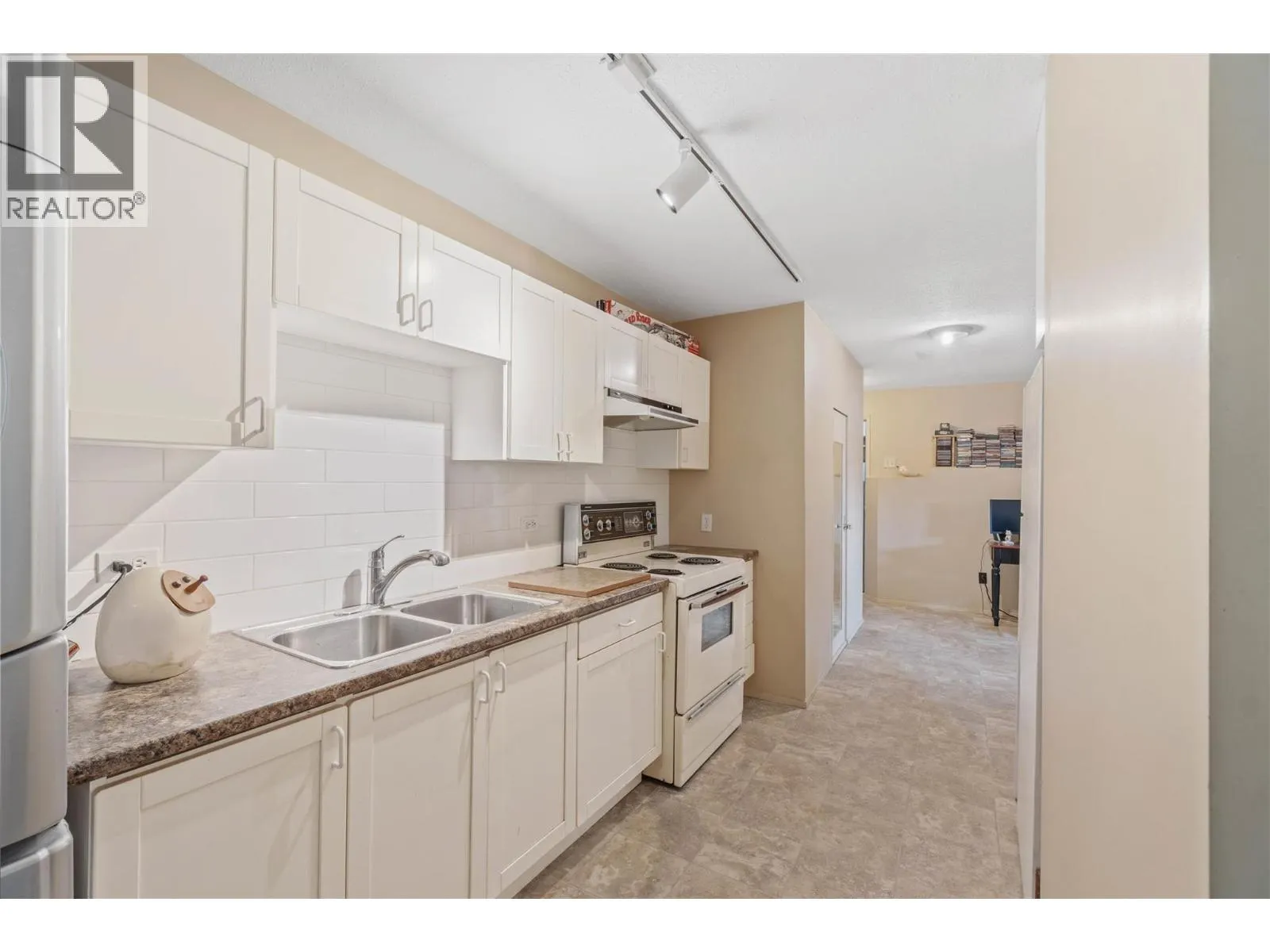 874 DEVER Drive