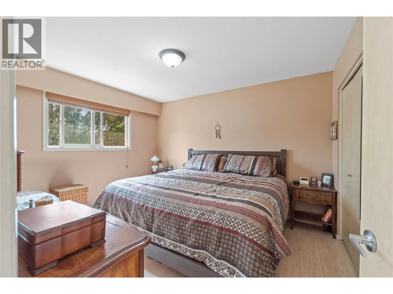 874 DEVER Drive