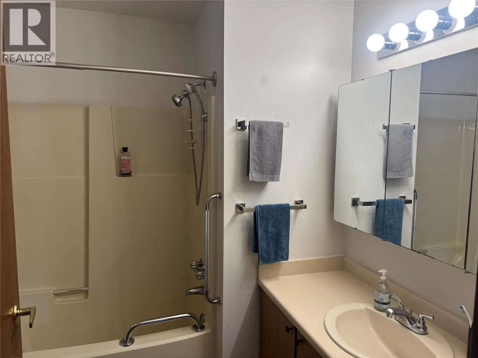 8010 VEDETTE Drive Unit# 10
