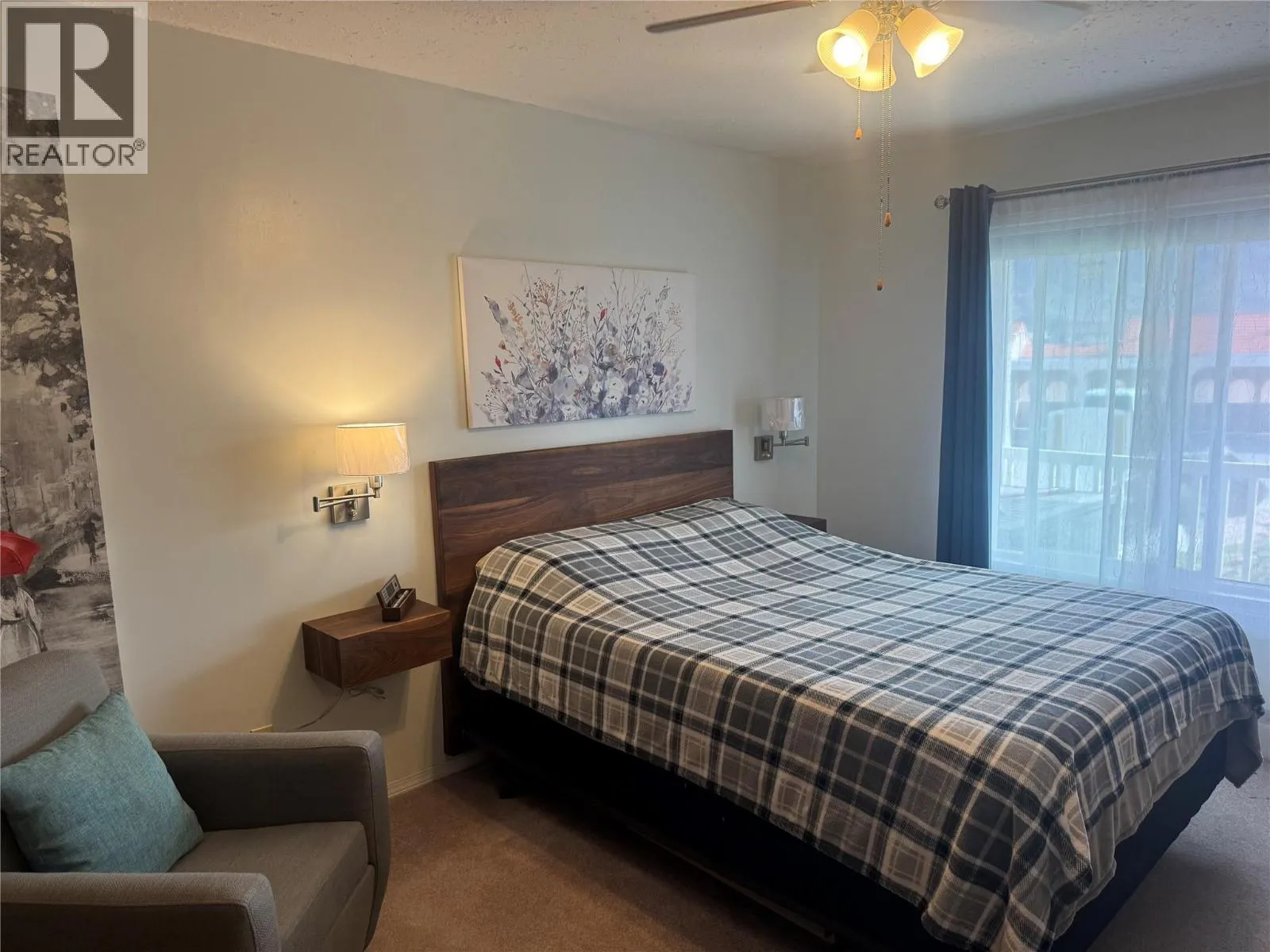 8010 VEDETTE Drive Unit# 10