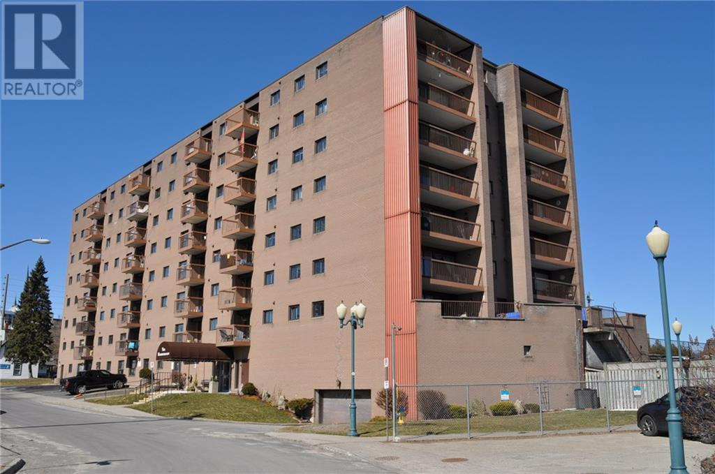 3 APPLE STREET UNIT306, (MLS® 3900353) See this condo apartment